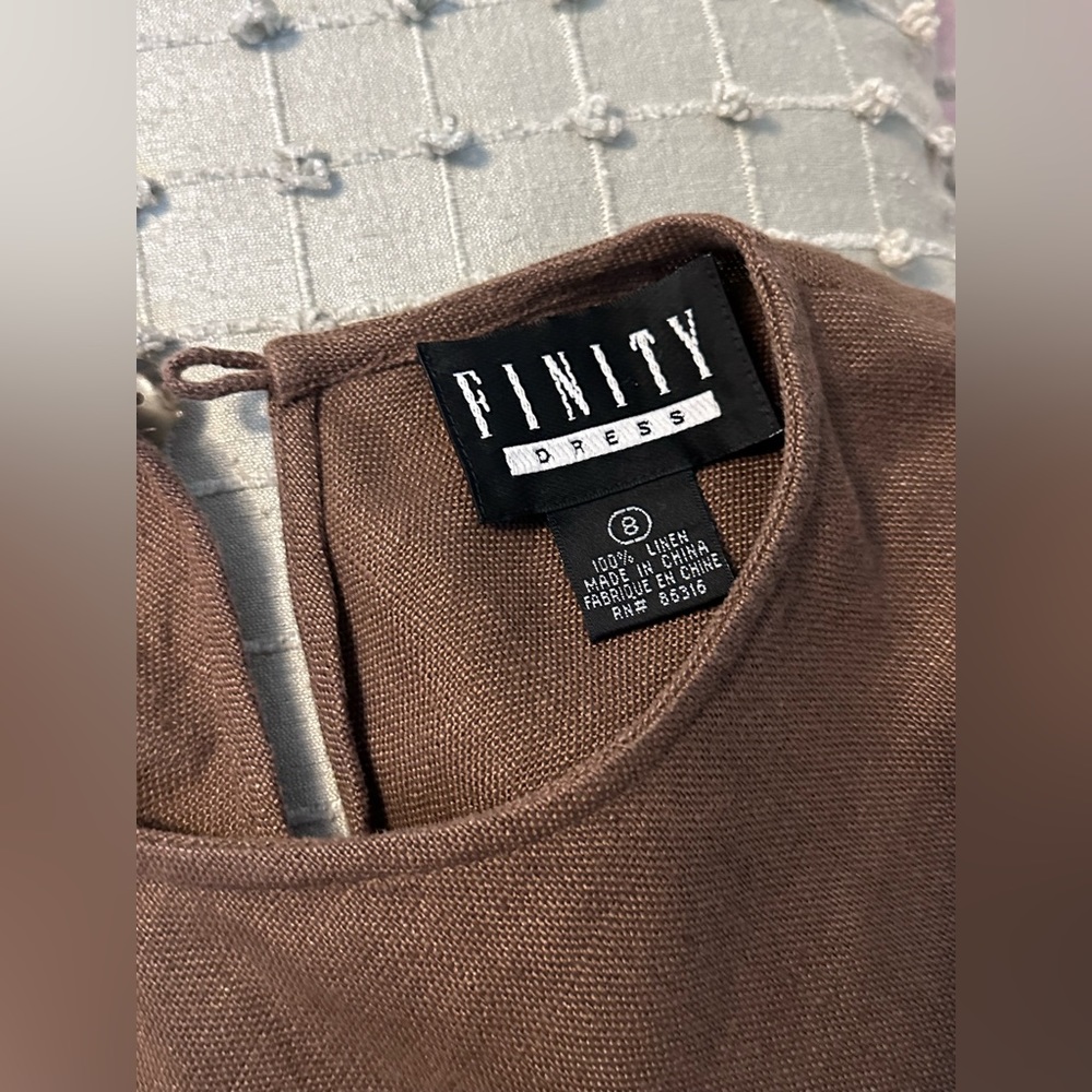 Sleeveless linen side slit dress - Picture 2 of 5